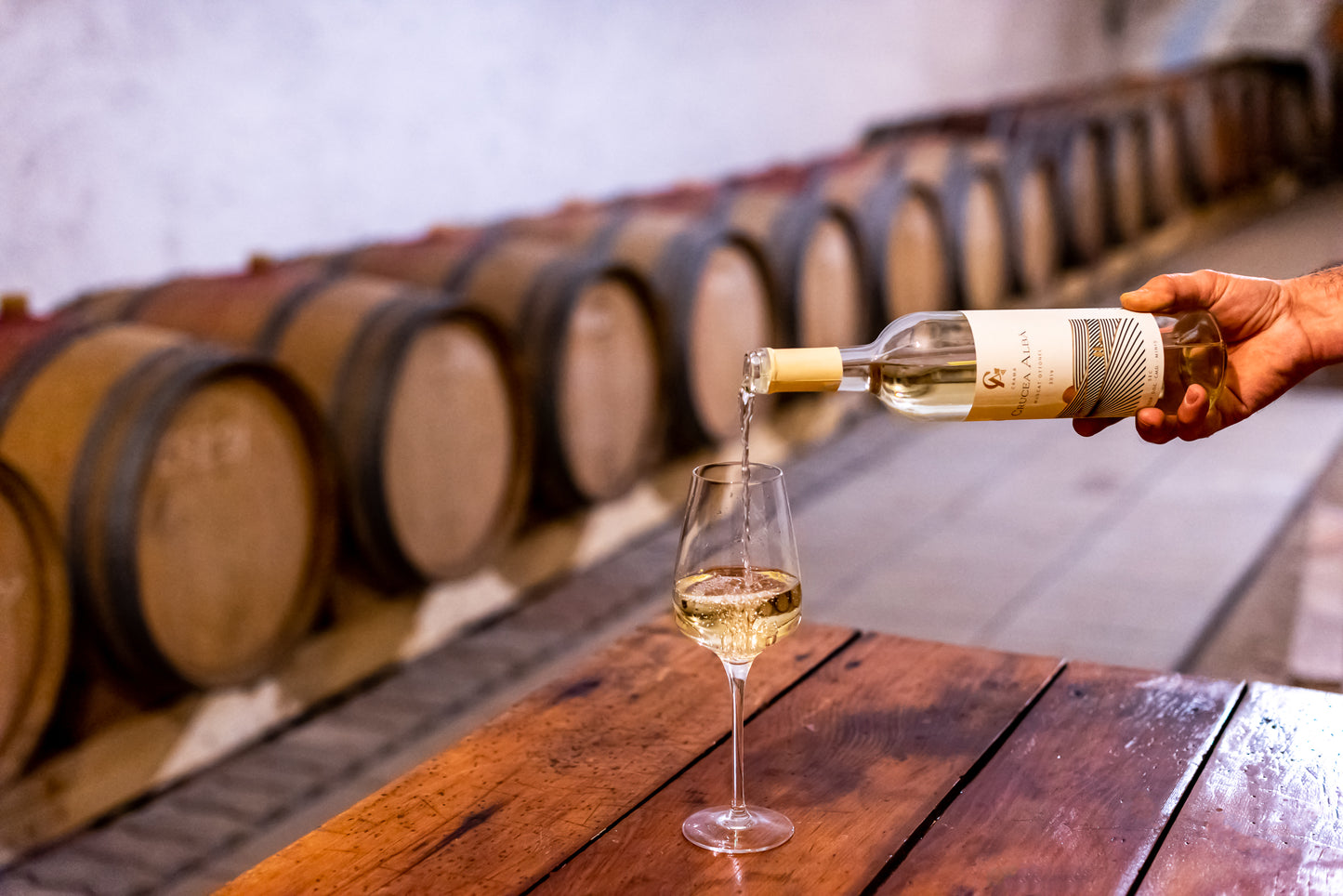 Set Cadou Tirbușon Electric + Sticla Vin Alb Muscat Ottonel an 2019